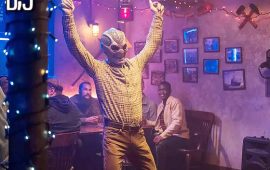 Resident Alien renovada para a 2ª temporada