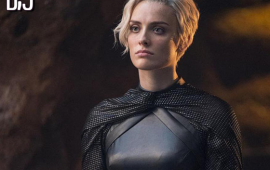 Batwoman escala Wallis Day como nova Kate Kane