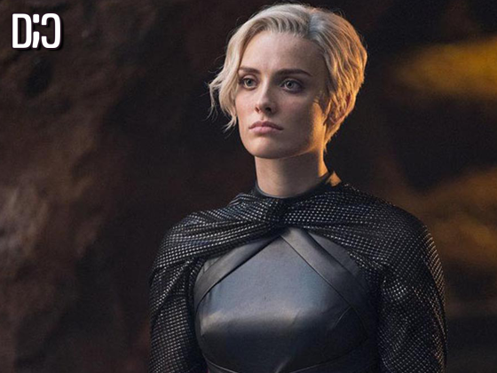 Batwoman escala Wallis Day como nova Kate Kane