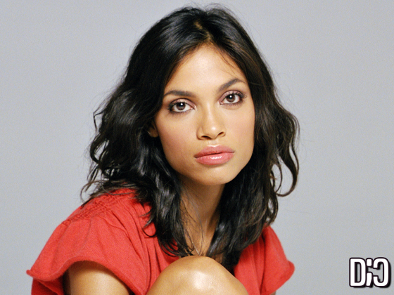 Rosario Dawson reserva quarto da Mansão Mal-Assombrada, da Disney