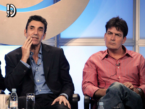 Charlie Sheen e Chuck Lorre se reunirão em comédia da Max
