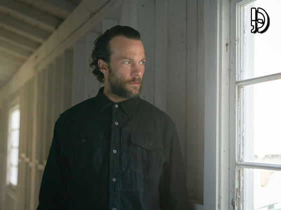 “NCIS: Origins” escala Kyle Schmid para o papel de Mike Franks