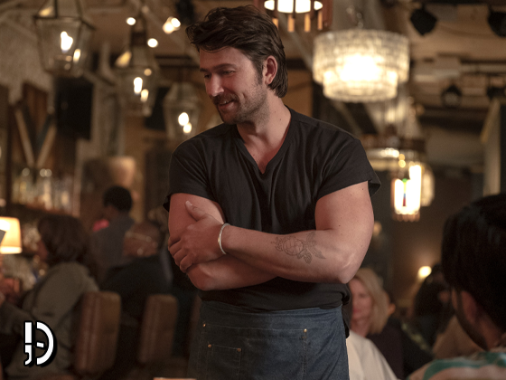 Brandon Sklenar se junta a elenco de adaptação de “A Empregada”