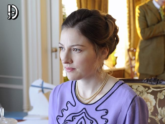 “Lanterns” escala Kelly Macdonald