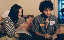 Selena Gomez anuncia álbum com o noivo Benny Blanco
