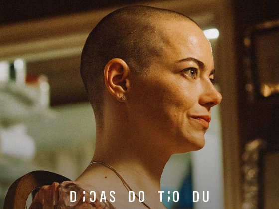 “Bugonia”, filme com Emma Stone, tem primeiro trailer divulgado