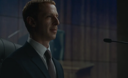 “O Outro Lado das Redes” ganha novo trailer com Jeremy Strong e Mikey Madison