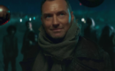 Jude Law negocia papel ao lado de Scarlett Johansson em “Scapegoat”, novo filme de Ari Aster